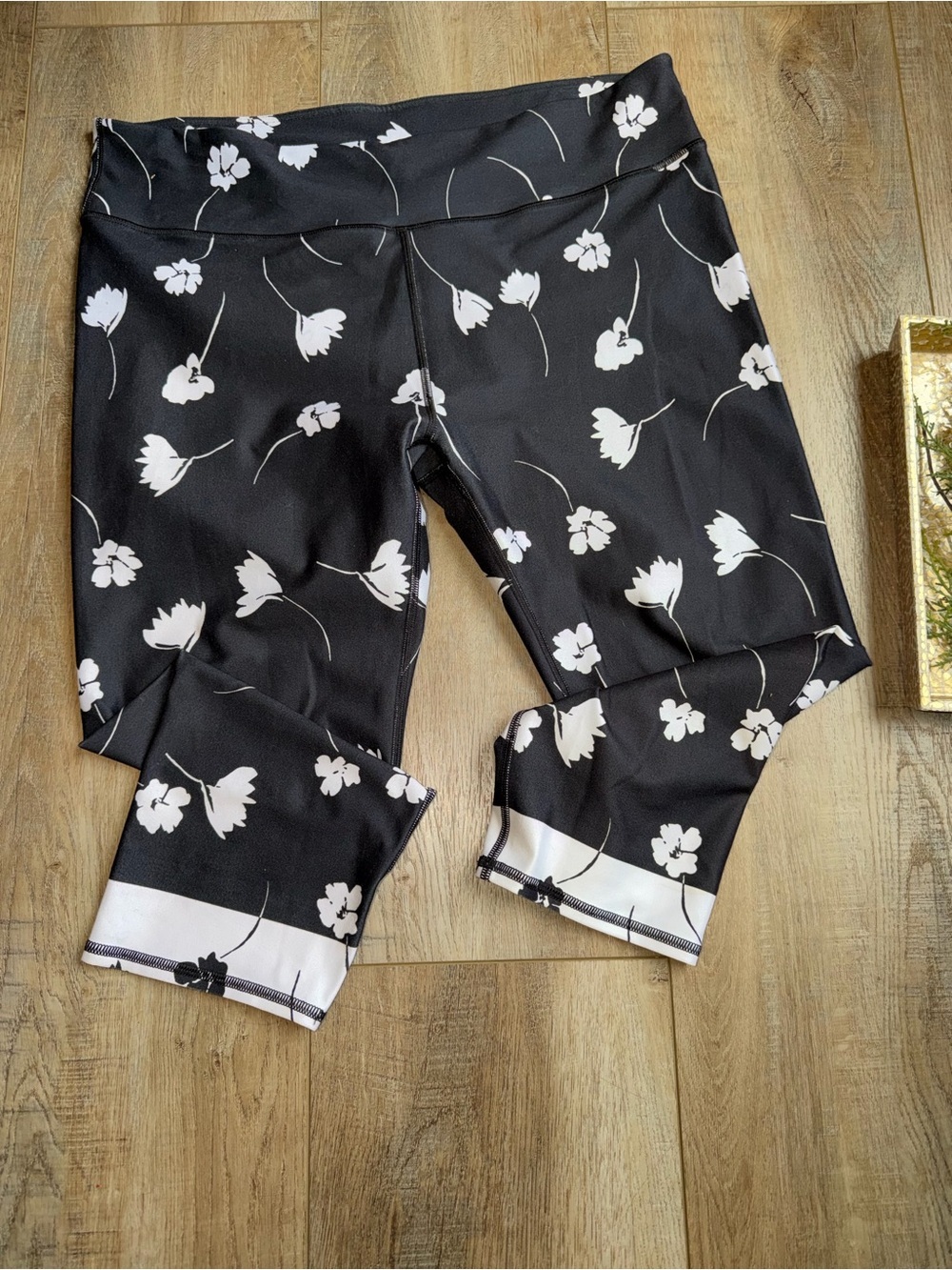 Black & White Floral Athletic Capri Leggings plus size 2X